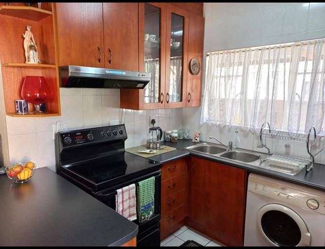 2 BEDROOM TOWNHOUSE FOR SALE IN WYCHWOOD